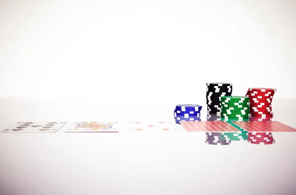 Fichas de juego sobre una superficie